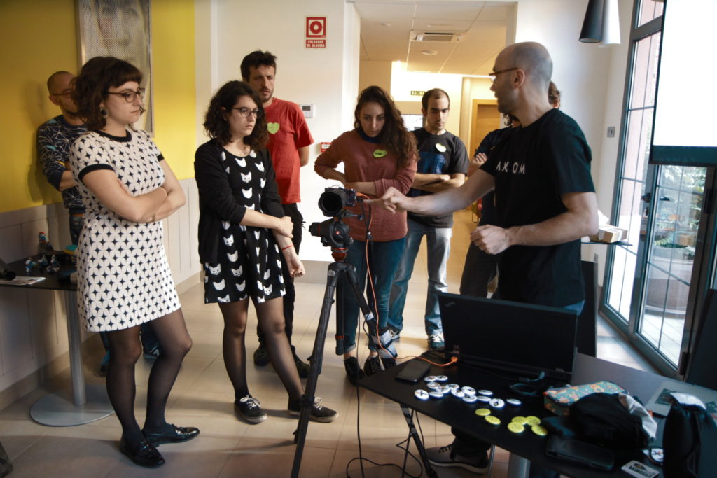 Taller de cine abierto con la Early AXIOM Beta impartido por el Laboratorio Bambara en la edición de 2015 del ccVAD (Festival Creative Commons de Valladolid)