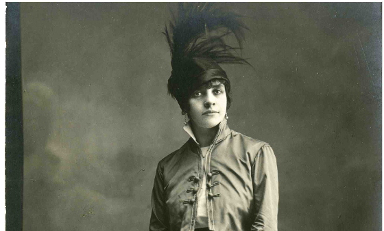 Elena Jordi Fuente: https://www.barcelona.cat/barcelonablog/insolit/l%E2%80%99estanquera-que-va-ser-reina-del-vodevil-i-primera-directora-de-cinema