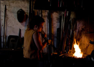 Documental Maragatería: una cor(e)ografía Una película de Pablo Alonso Fotografía de un chico aprendiz de herrero